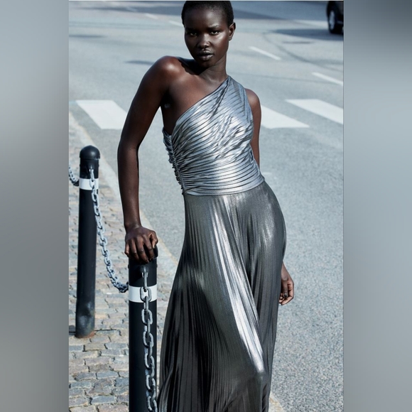 BNWT H&M Metallic-Coated Draped One-Shoulder Pleated Jersey Dress Silver Sz S, L - Picture 3 of 9